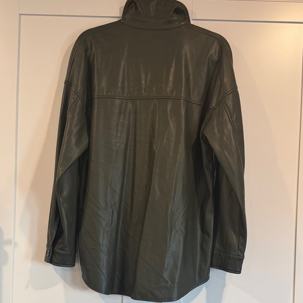 Badgley Mischka Gigi Oversized Olive Vegan Leather Button-Up Shirt Jacket M - Picture 4 of 4